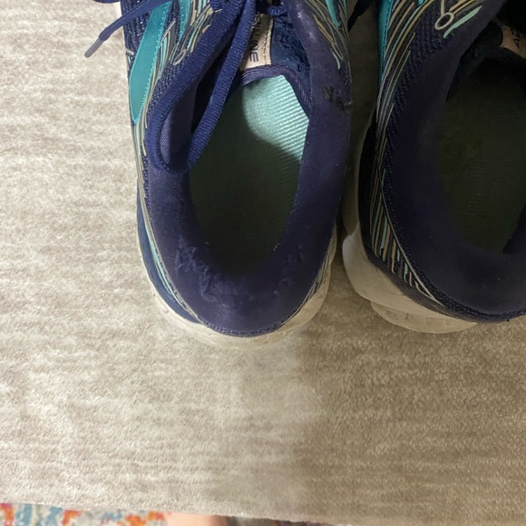 Brooks - Picture 3 of 4